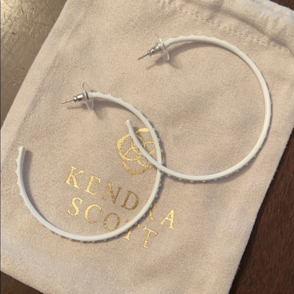 Kendra Scott Val Matte hoop earrings in white